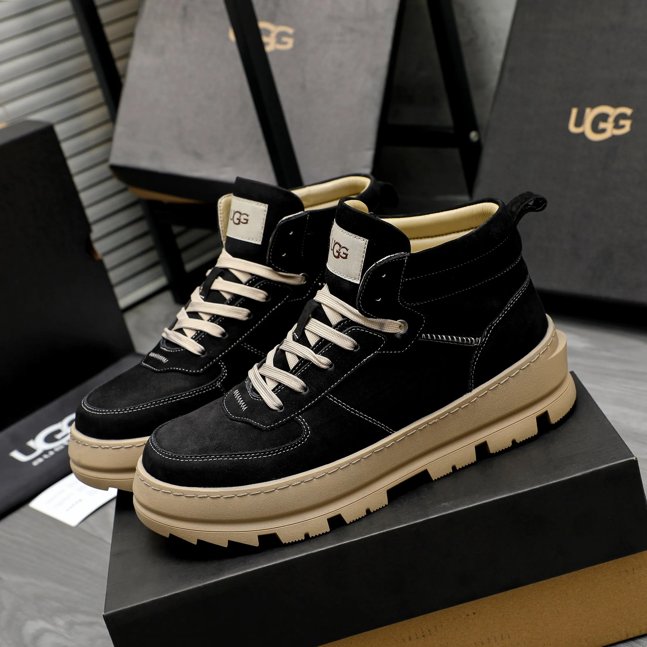 P620 Product trademark: "UGG" Gaobang men's shoes Regular size: 39-44 Product materials: Selected nubuck leather upper, wool lining, original outsole